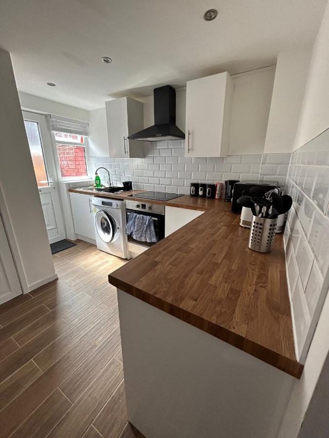 Charming Liverpool Home エクステリア 写真