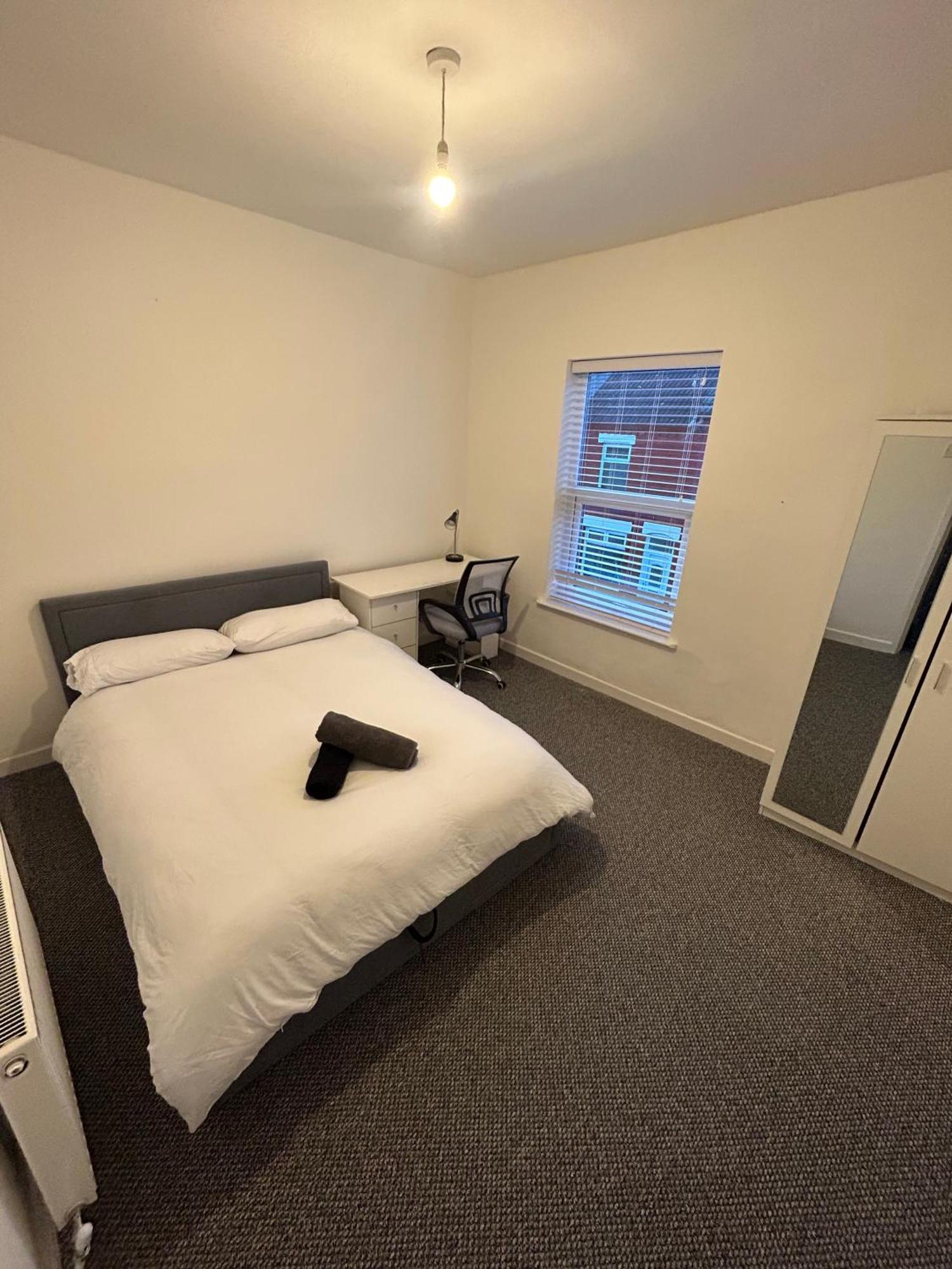 Charming Liverpool Home エクステリア 写真