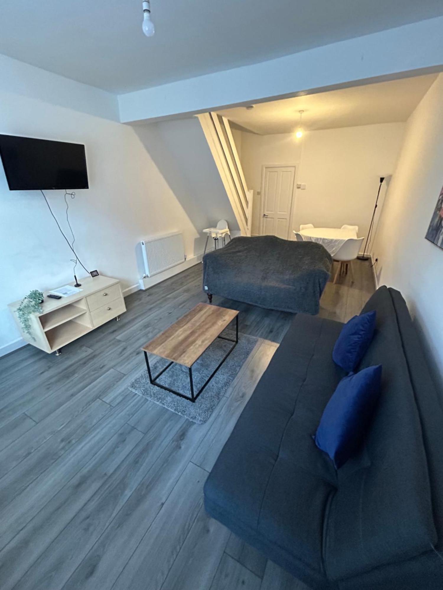 Charming Liverpool Home エクステリア 写真